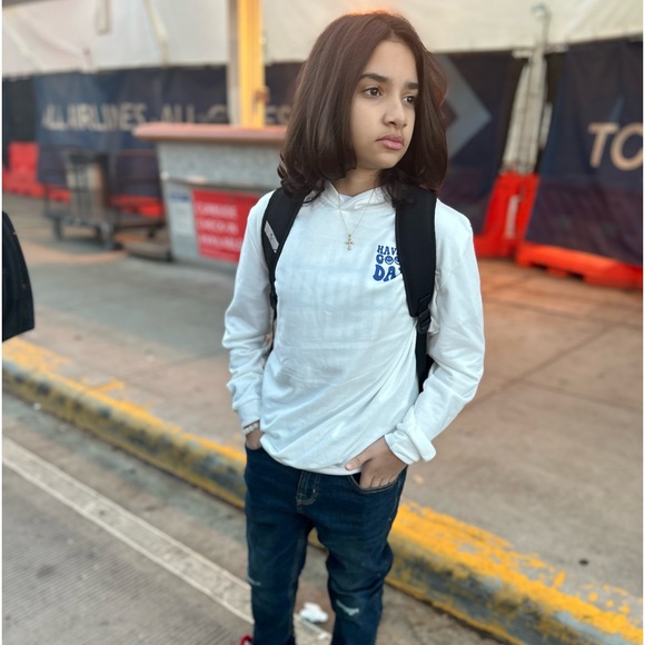 Meet your Posher, Ebony - Picture 7 of 17